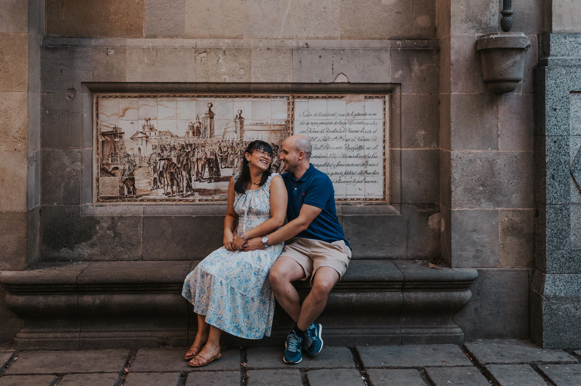 An Anniversary Photoshoot in Barcelona’s Gothic Quarter