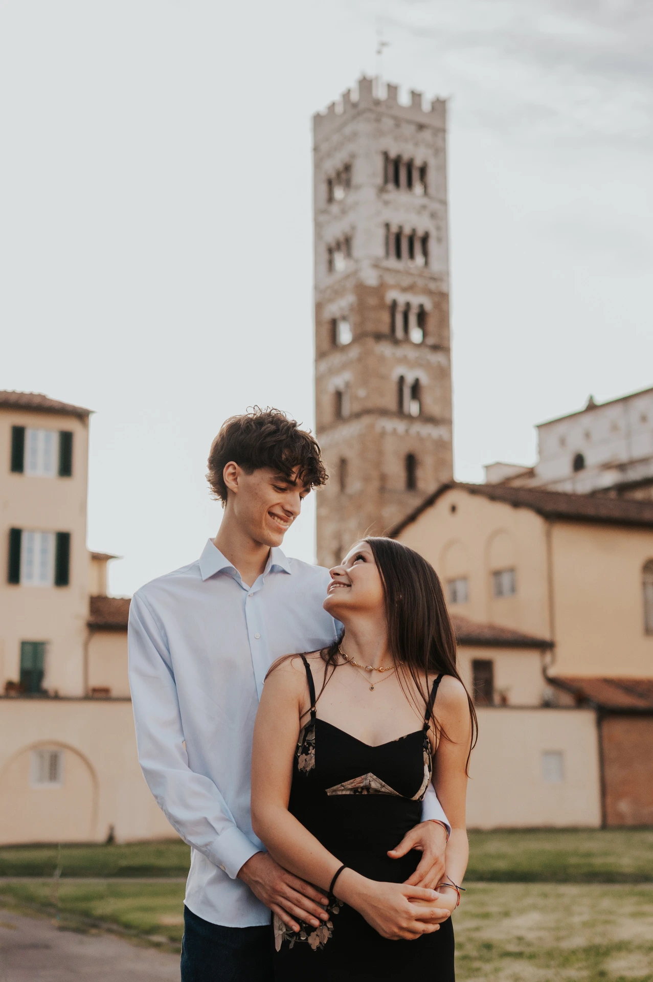 An Anniversary Photoshoot in Lucca
