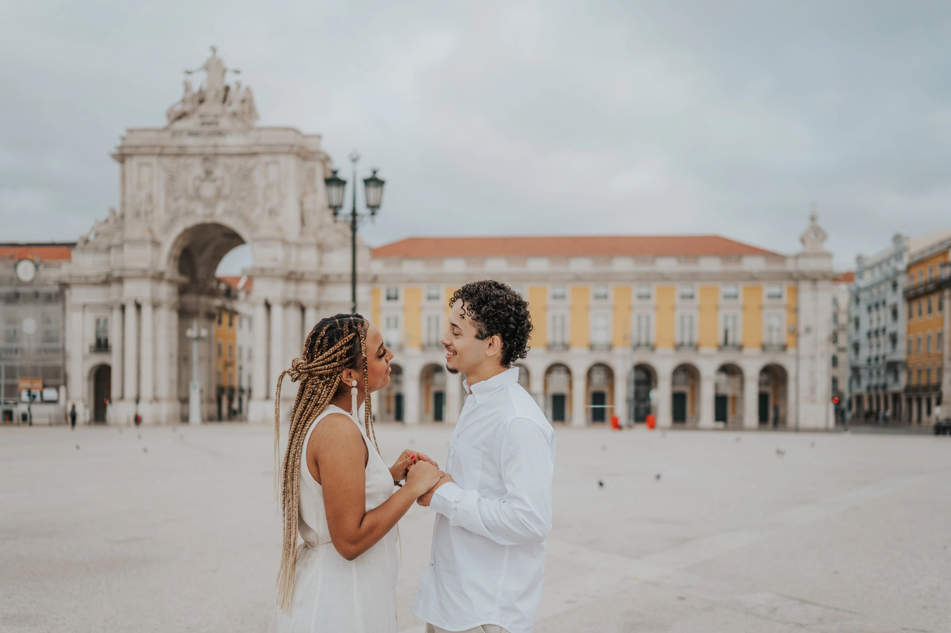 A Couple Photoshoot by Lisbon’s Tagus River