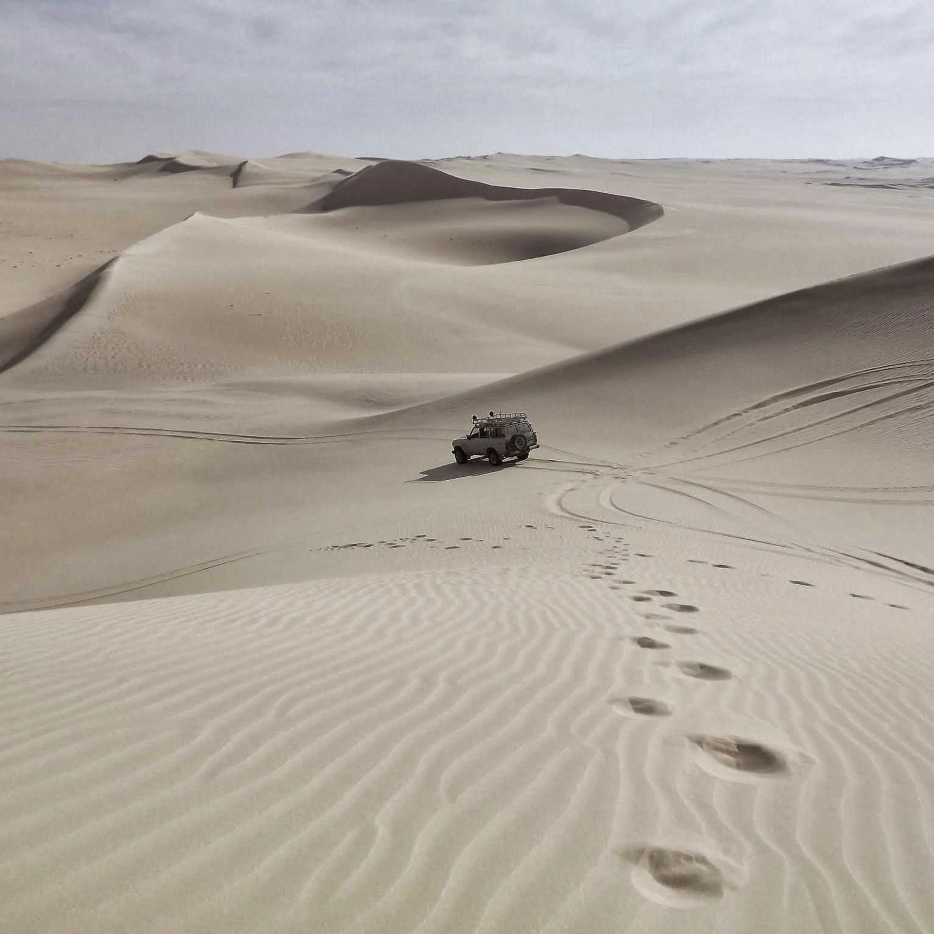 woman overlooking Budapest over the Donau.