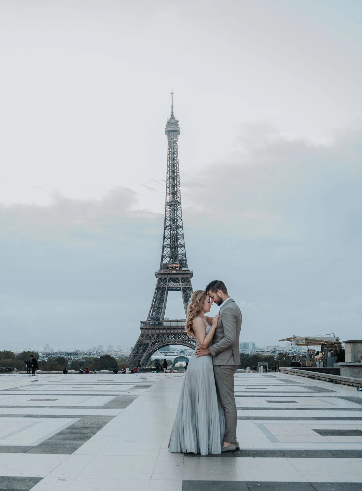 6 Summer Proposal Locations That Feel Romantic, proposal moment Couple during a proposal moment, for the 6 Summer Proposal Locations That Feel Romantic, guide.