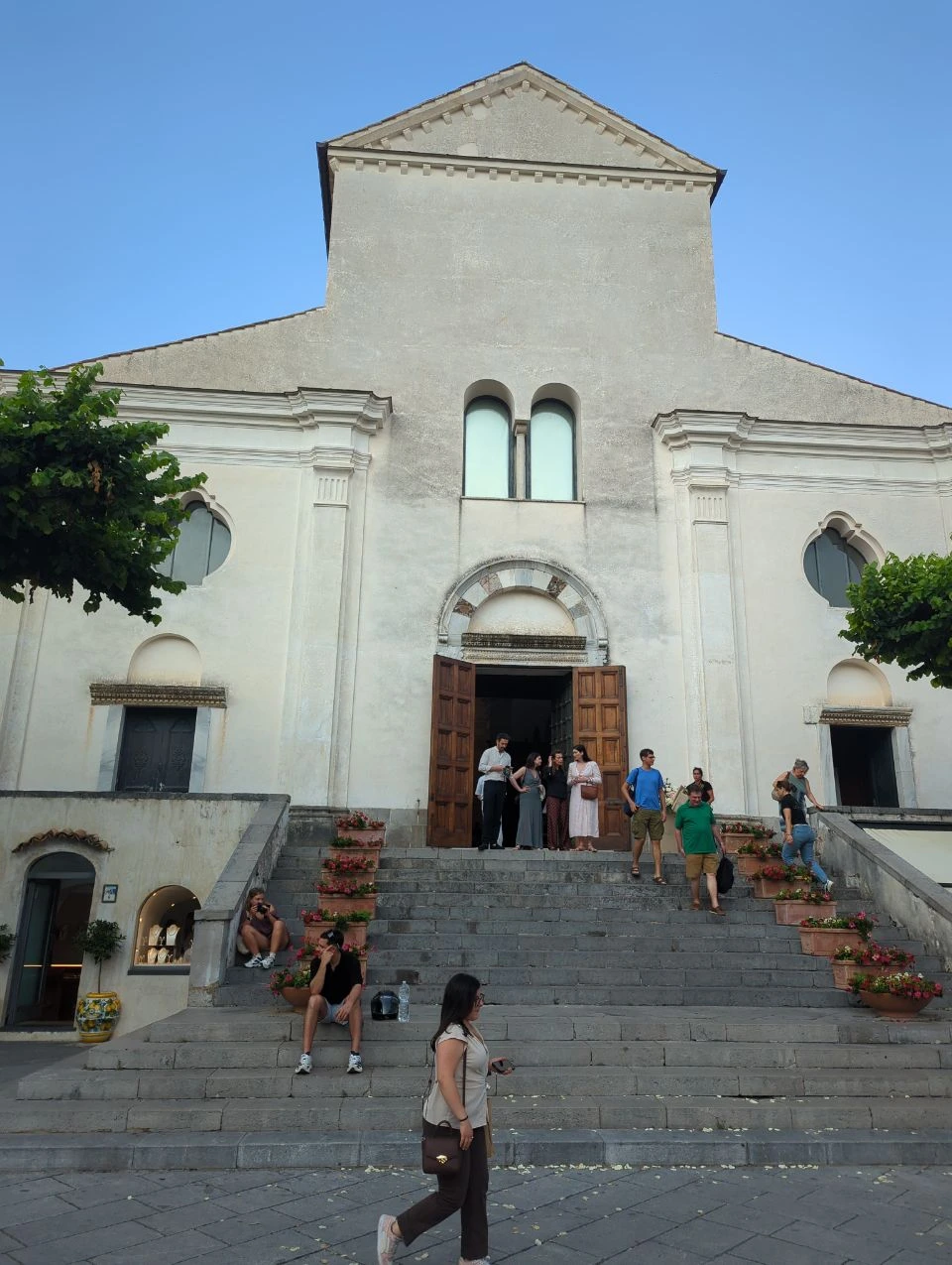 Ravello square photoshoot Ravello square and mountain view photoshoot