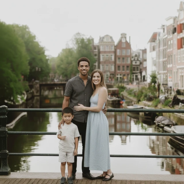 Family photoshoot Amsterdam Kids of a family laughing on a typical Dutch bridge during their family photshoot in Amsterdam