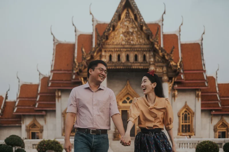 Bangkok 60 Minute Photoshoot Package Couple enjoying genuine connection during a 60-minute Bangkok photoshoot