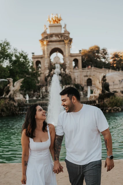 Smiles beside the fountain | Barcelona engagement photoshoot A close view of the couple smiling at each other as they walk by the fountain during their engagement photoshoot in Barcelona.