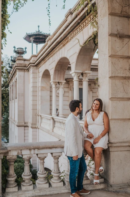 A close portrait beside the ivy-covered arch | Barcelona engagement photoshoot The couple close together beside an ivy-covered stone arch and balustrade during their engagement photoshoot in Barcelona.