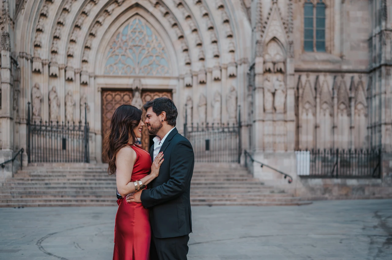 Engagement portraits in front of Barcelona Cathedral | Barcelona engagement photoshoot The couple standing close together in front of Barcelona Cathedral’s carved Gothic entrance during their engagement photoshoot in Barcelona.