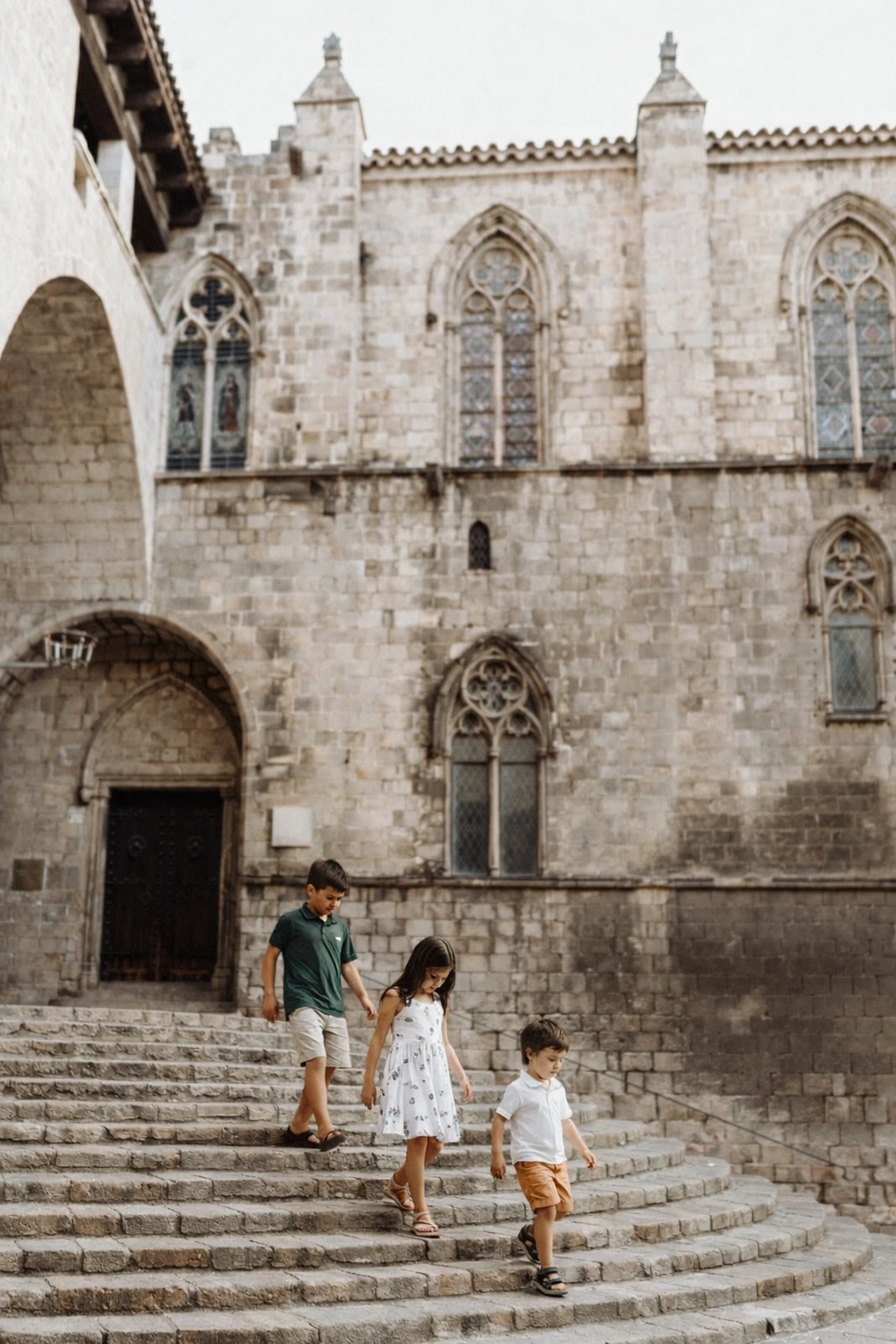 A genuine moment from a Barcelona city photoshoot at Movement Looks Amazing, photographed with natural light and an editorial travel feel.