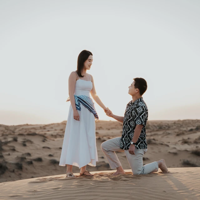 Desert proposal Dubai Desert proposal in Dubai with couple overlooking the desert