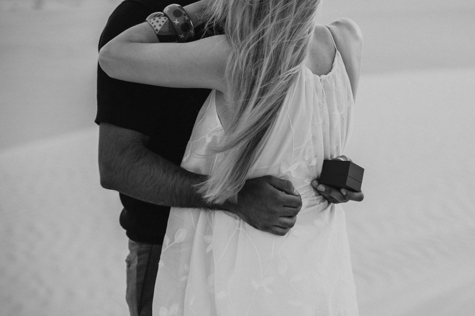 Dubai photoshoot of a proposal in black and white