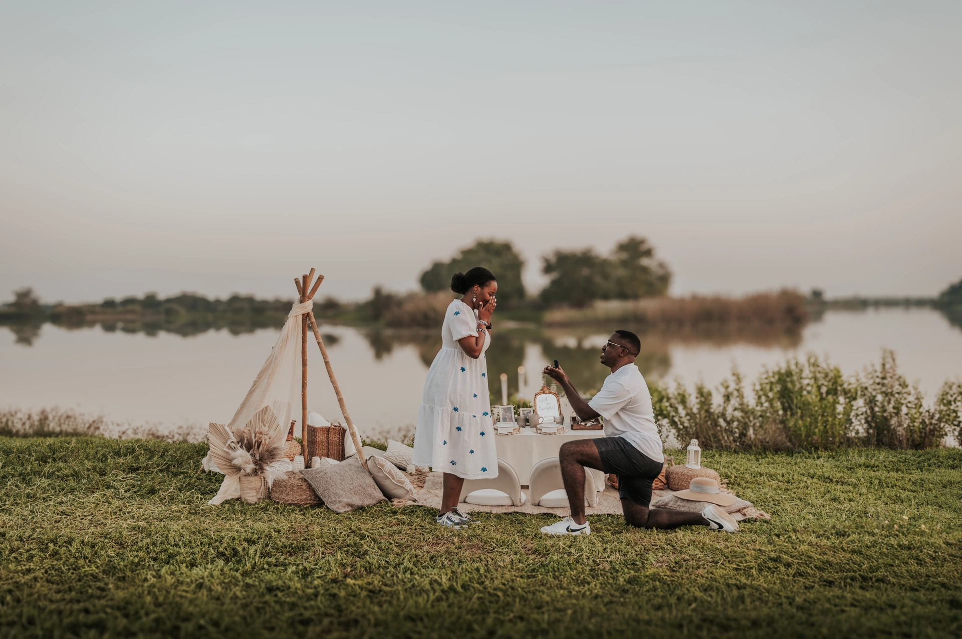 A proposal during a picnic in Dubai