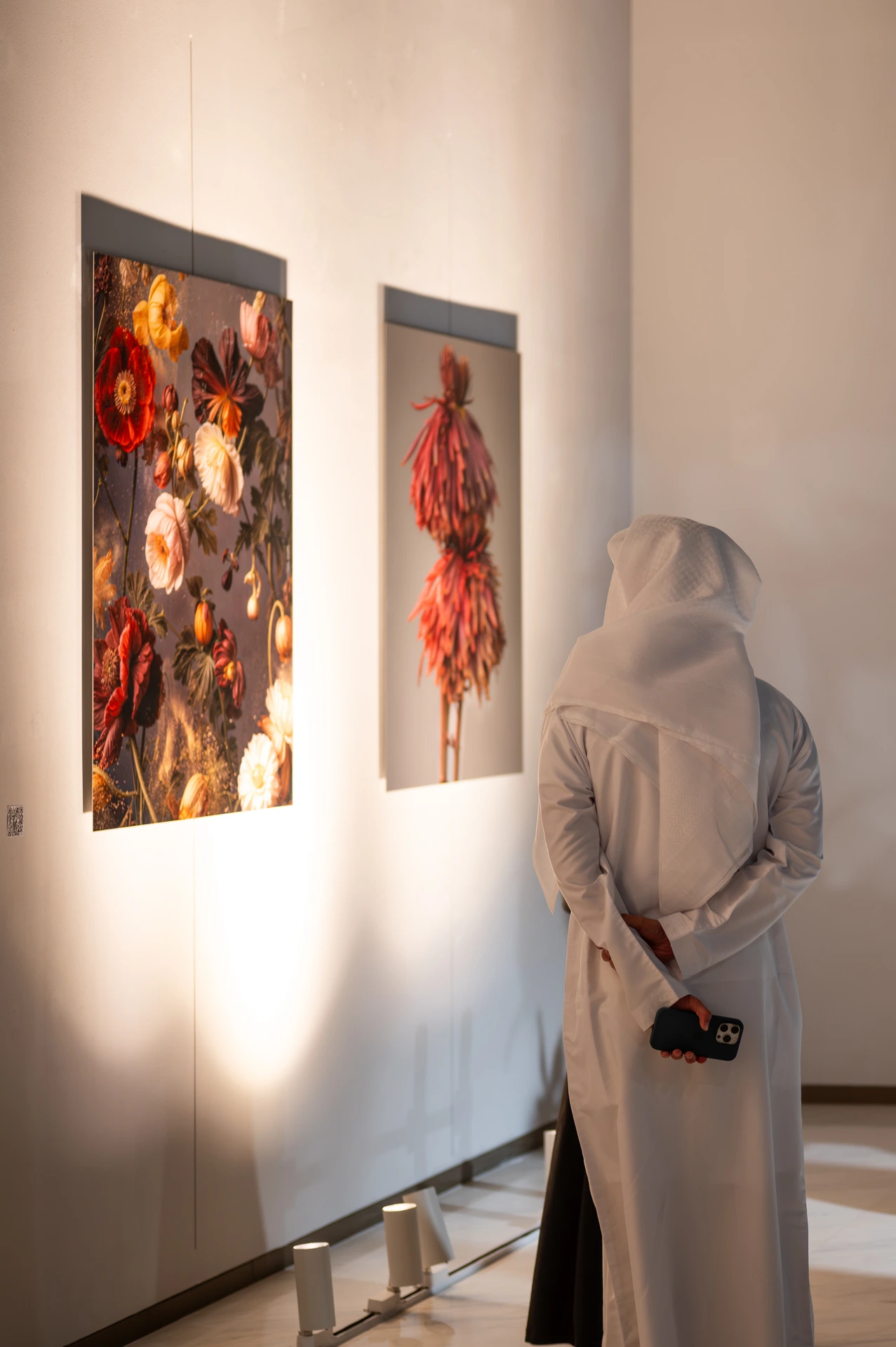 Event photographer Dubai Woman looking at an artpiece captured by a event photographer in Dubai