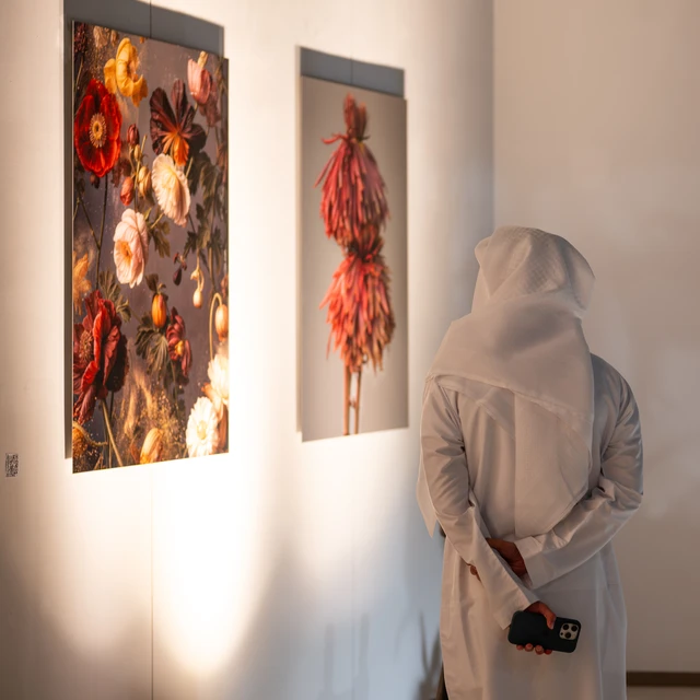 Event photographer Dubai Woman looking at an artpiece captured by a event photographer in Dubai