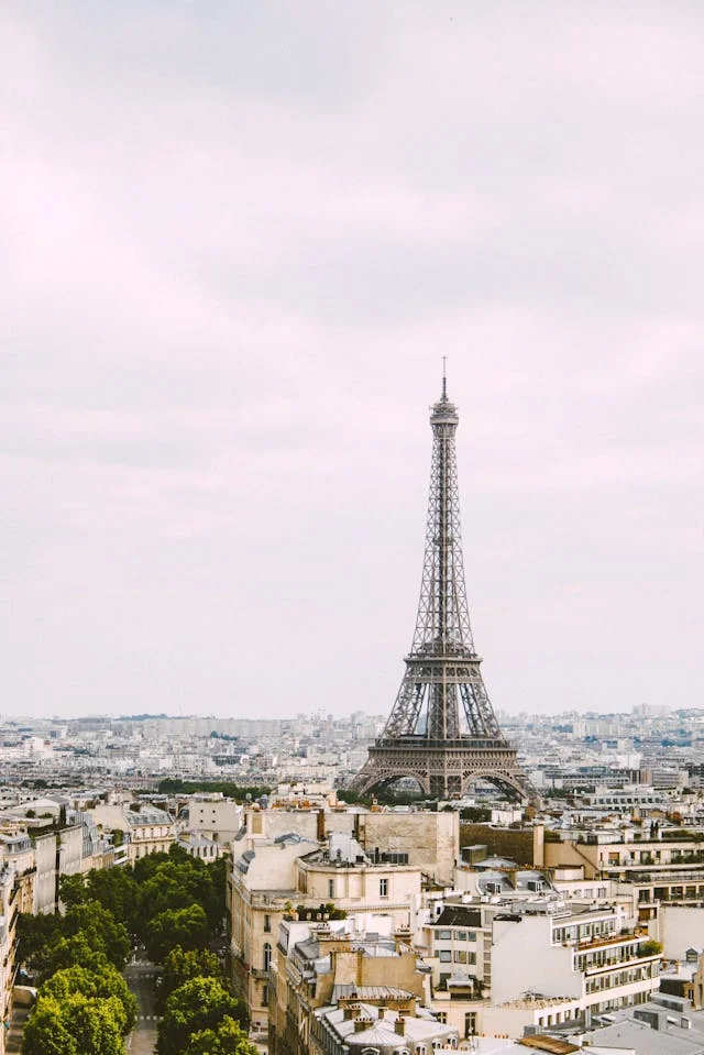photo of the eiffel tower