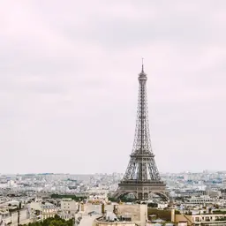 photo of the eiffel tower