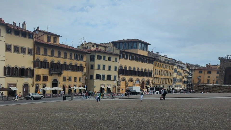 A broad paved square beside ochre historic buildings near Palazzo Pitti in Florence, presented as an alternative setting for a photoshoot.