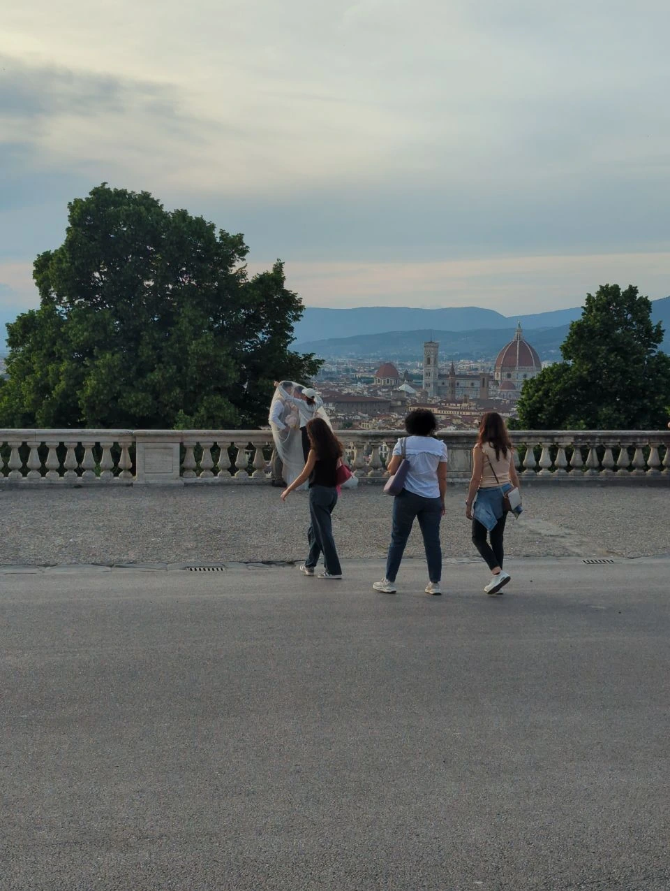Florence Proposal Guide - Public Viewpoint Crowds Visitors cross a broad Florence terrace as the Duomo fills the distant skyline, illustrating crowd levels for proposal timing.