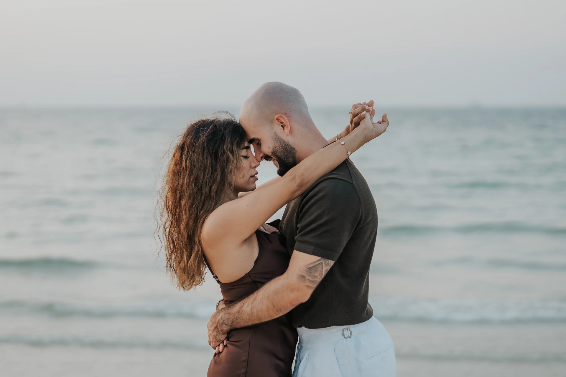 Foto Prematrimoniali sulla spiaggia del Burj Al Arab a Dubai