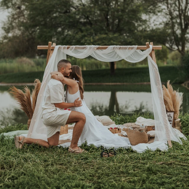 fotografo proposta matrimonio Dubai Una proposta di matrimonio a Dubai, immersa nel verde dei Love Lakes e immortalata da un fotografo specializzato in proposte.