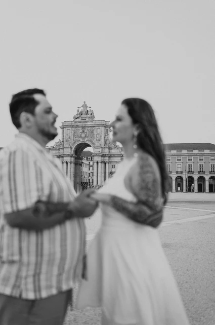 A soft square portrait in black and white | Lisbon couple photoshoot A softly focused black-and-white portrait of the couple with the arch behind them during their couple photoshoot in Lisbon.