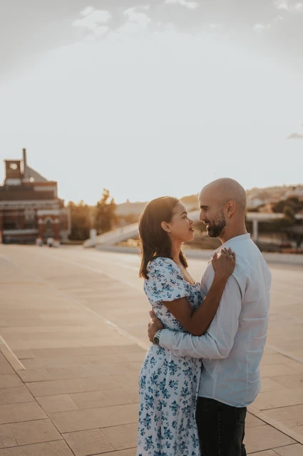 An embrace in the warm evening light | Lisbon couple photoshoot The couple embracing in the warm evening light on the MAAT plaza during their couple photoshoot in Lisbon.