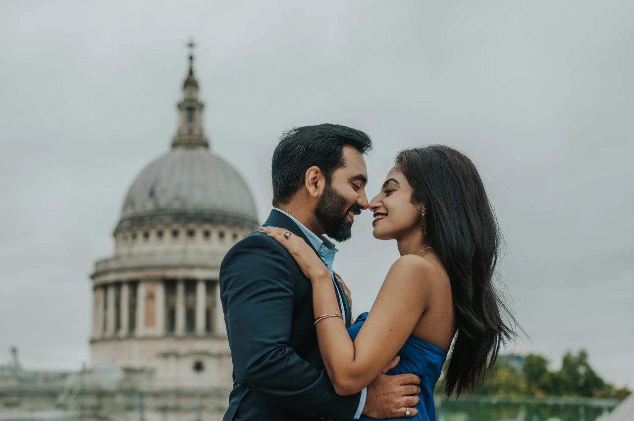 London proposal photoshoot: a rooftop portrait with St Paul’s Cathedral A close portrait of the smiling couple on the One New Change rooftop with the dome of St Paul’s Cathedral behind them during their London proposal photoshoot.