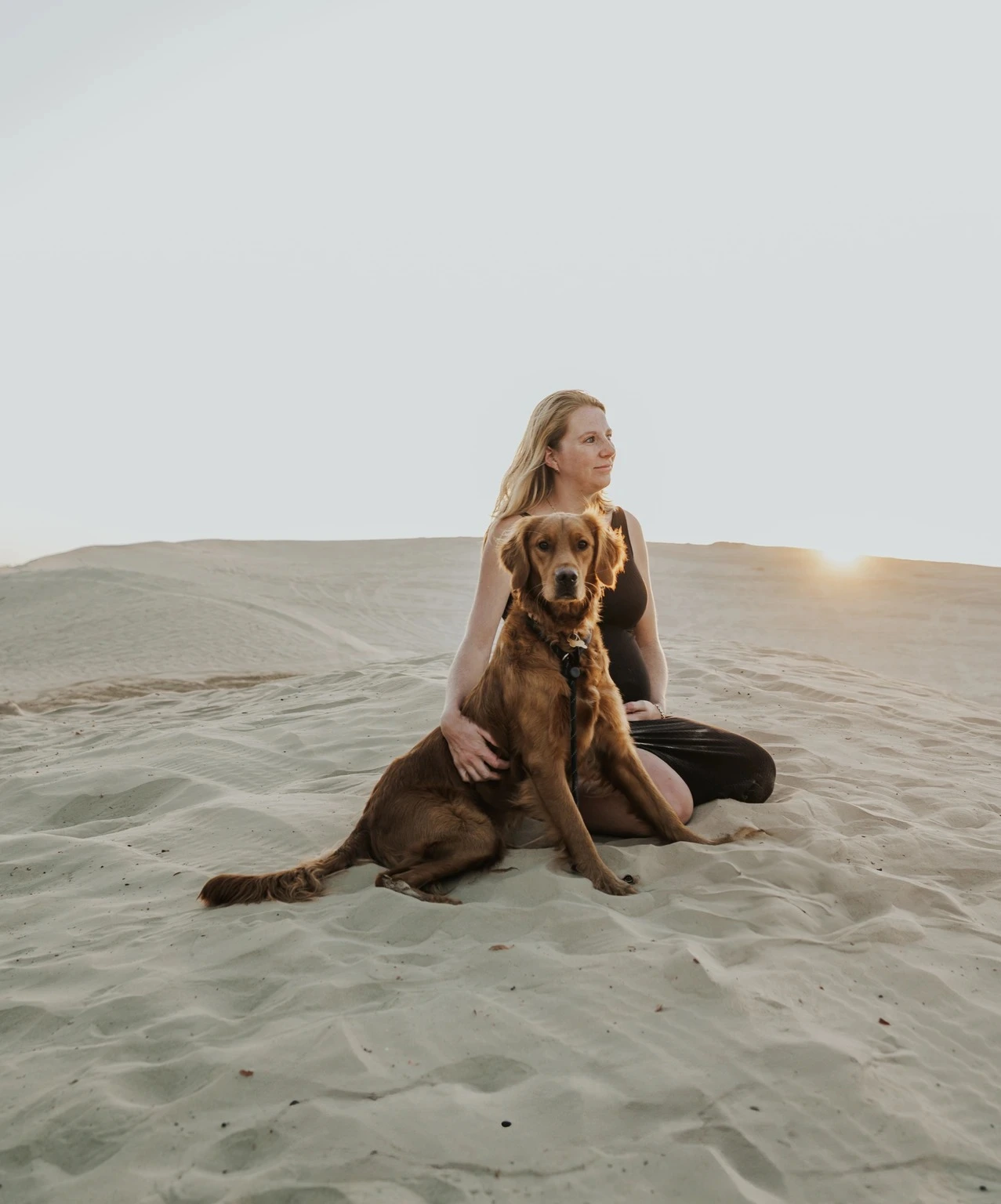 Maternity photoshoot in Dubai proposal moment Expecting couple during a photoshoot portrait in Dubai, for the Maternity photoshoot in Dubai guide.