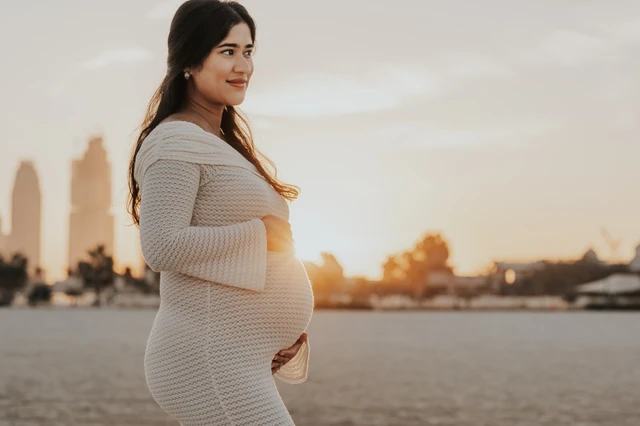 Maternity photoshoot in Dubai during golden hour