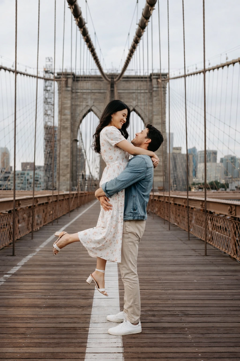 New York photoshoot Couple photoshoot in New York with skyline and bridge views at sunset.