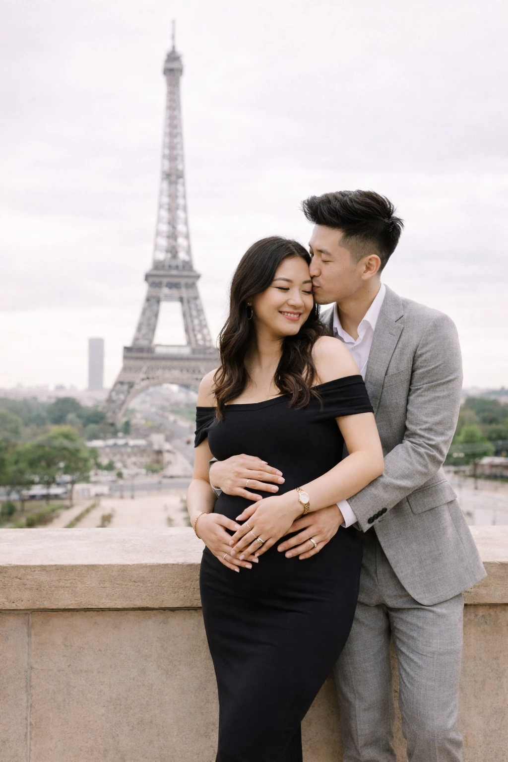A maternity portrait with the Eiffel Tower in the background in Paris A maternity portrait with the Eiffel Tower in the background in Paris.