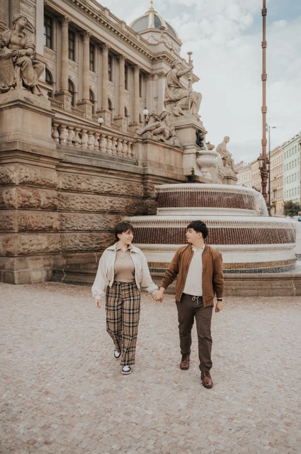 Prague couple photoshoot: couple smiling on the museum forecourt. Couple smiling on the museum forecourt during a couple photoshoot in Prague.