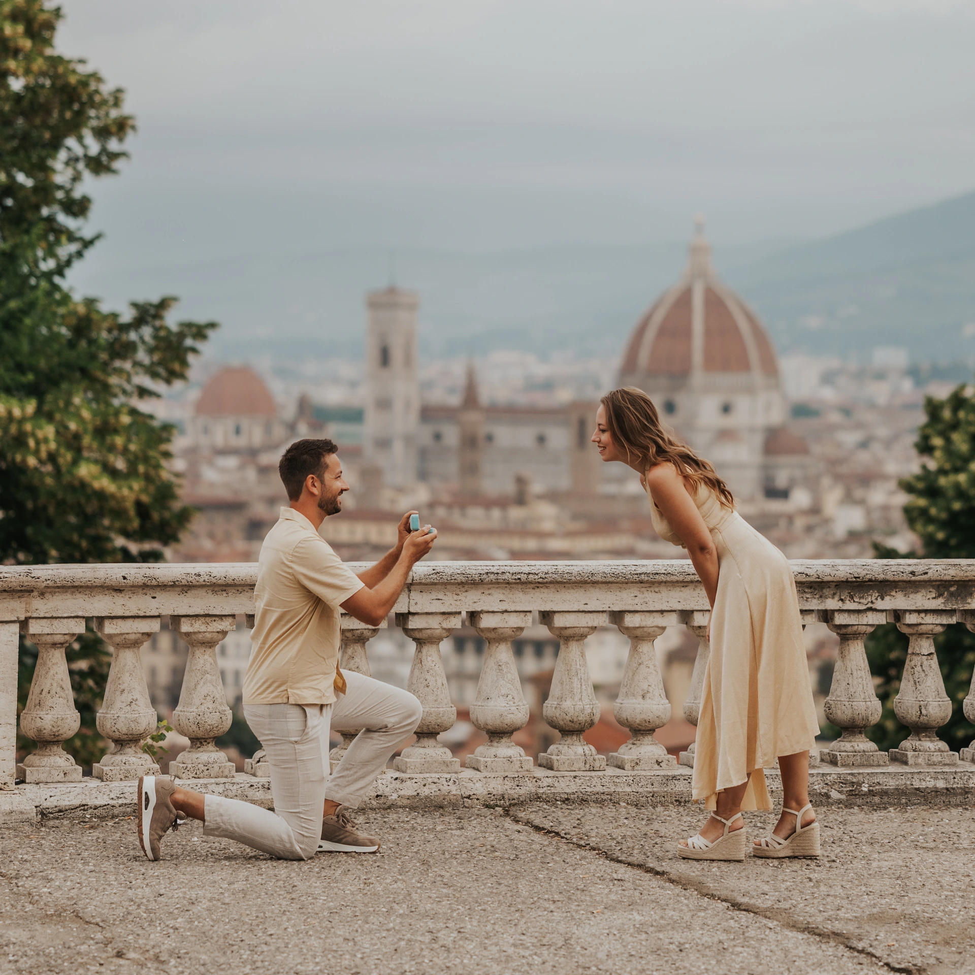 Proposta di matrimonio con la cupola del Duomo di Firenze sullo sfondo