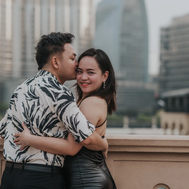 Séance Photo en Couple à Dubaï Séance photo de couple à Dubai près du Burj Khalifa.