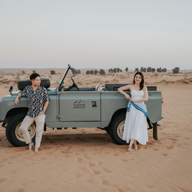 Servizio fotografico a Dubai con un’auto Platinum Heritage.