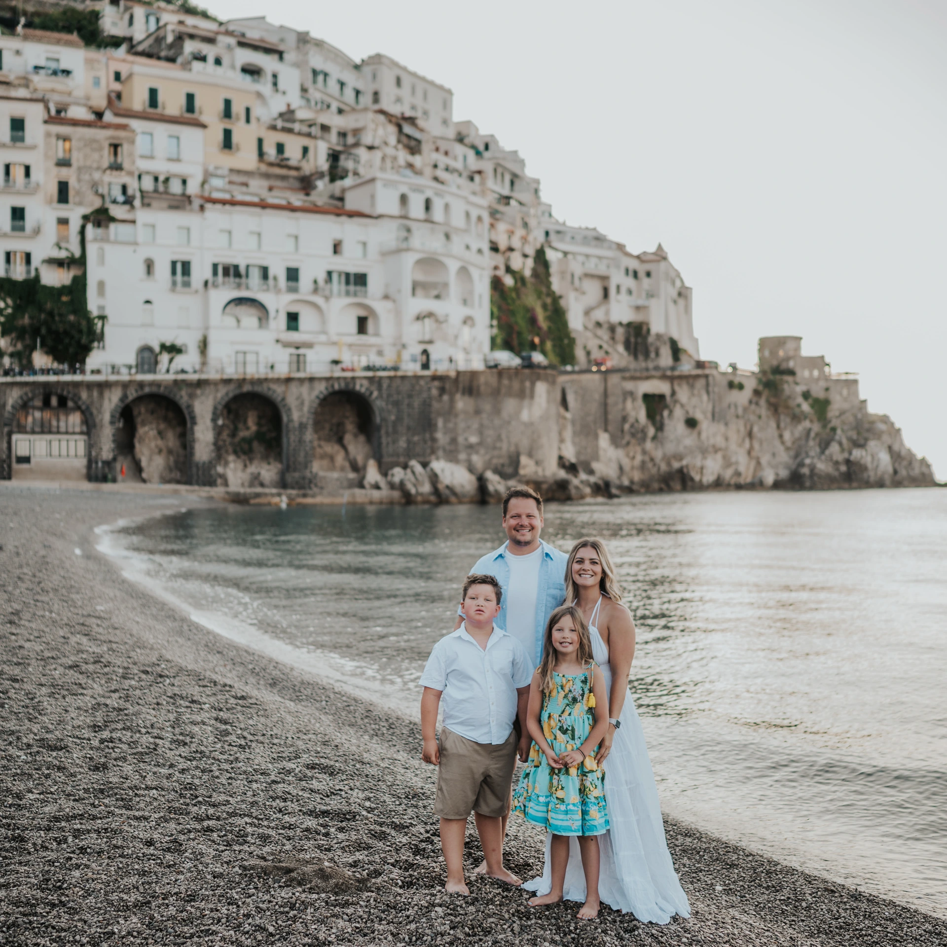 Family photoshoot on the Amalfi Coast with a warm local photographer