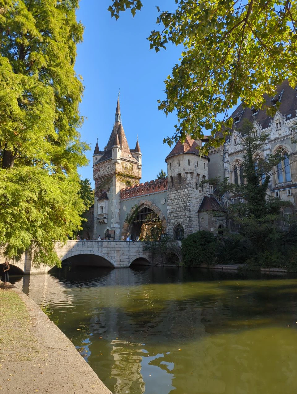 How to Prepare for a Couple Photoshoot in Budapest