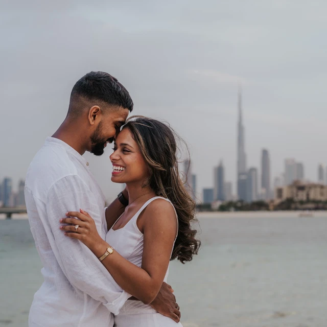 Verlovingsshoot in Dubai Verlovingsshoot in Dubai op het strand aan zee