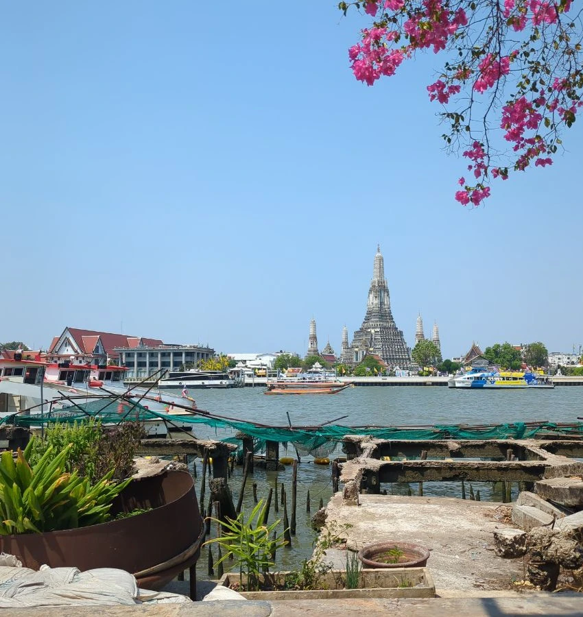 Wat Arun Photoshoot Guide: Best Time, Angles and Crowd Reality Wat Arun Photoshoot Guide: Best Time, Angles and Crowd Reality